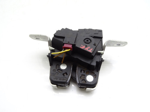 ZAMEK KLAPY BAGAŻNIKA RYGIEL DOCIĄG A2047400435 Mercedes C-klasa W204 Kombi | PARTLE.COM - zdjęcie 2 z 5