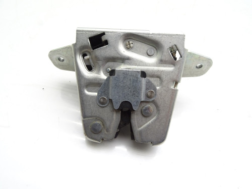 ZAMEK KLAPY BAGAŻNIKA RYGIEL DOCIĄG A2047400435 Mercedes C-klasa W204 Kombi | PARTLE.COM - zdjęcie 3 z 5