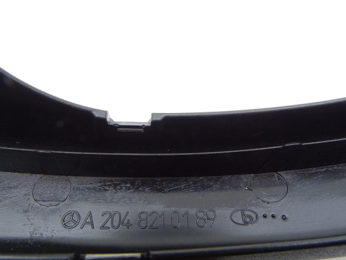 OSŁONA ZAWIASU LEWY TYŁ A2048210189 Mercedes C180 W204 | Oryginalna Część Używana PARTLE.COM - zdjęcie 3 z 3