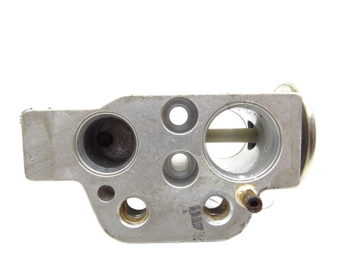 ZAWÓR CHŁODNICY KLIMATYZACJI H7995002 Audi A5 8T Coupe - przód