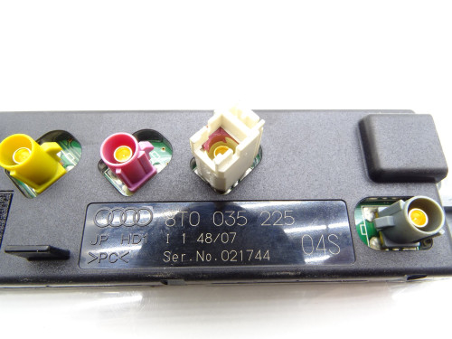 WZMACNIACZ ANTENOWY 8T0035225 do Audi S5 8T - Używane Części PARTLE.COM - zdjęcie 4 z 4