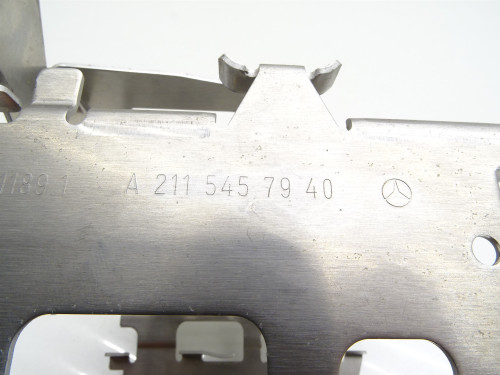 Oryginalna Ramka Stelaż Radia A2115457940 Mercedes CLS C219 W219 - PARTLE.COM - nr części