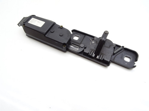 Używany Zamek Dociąg Klapy Siłownik Elektryczny Tył Audi Q7 4L 4F9827383E | PARTLE.COM - rygiel