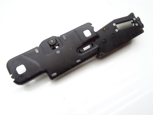 Używany Zamek Dociąg Klapy Siłownik Elektryczny Tył Audi Q7 4L 4F9827383E | PARTLE.COM - bok