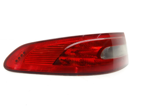 Ślizg Zderzaka Tylnego Środkowy Jaguar XF X250 I 8X2313406BD - Oryginał PARTLE.COM - lampa w klapę