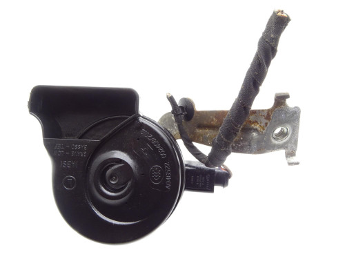 KLAKSON SYGNAŁ DZIWĘKOWY UCHWYT KOSTKA 8V0951209 Audi A3 8V - przód