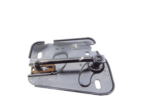 RYGIEL ZAMEK MASKI UCHWYT 8V0823186B Audi A3 8V - przód