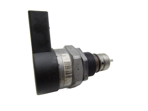 CZUJNIK CISNIENIA PALIWA Z LISTWY WTRYSK CGL 057130764AB Audi A6 C7 2.0 TDI - przód