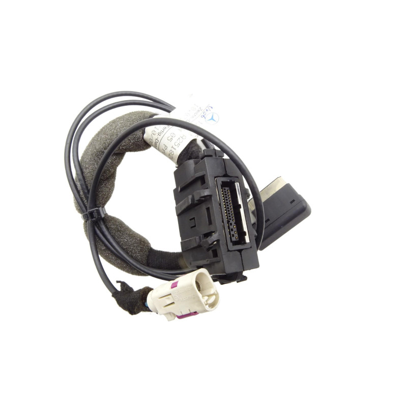 Oryginalna Wiązka Gniazdo iPod Interfejs A1718270026 Mercedes ML W164 | PARTLE.COM - przód