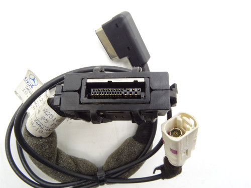 Oryginalna Wiązka Gniazdo iPod Interfejs A1718270026 Mercedes ML W164 | PARTLE.COM - kostka