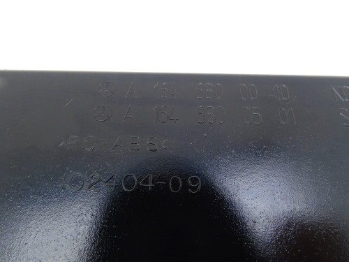 Używany Oryginalny Schowek Podłokietnika Tył A1646800010 Mercedes ML W164 Lift - PARTLE.COM - dekor