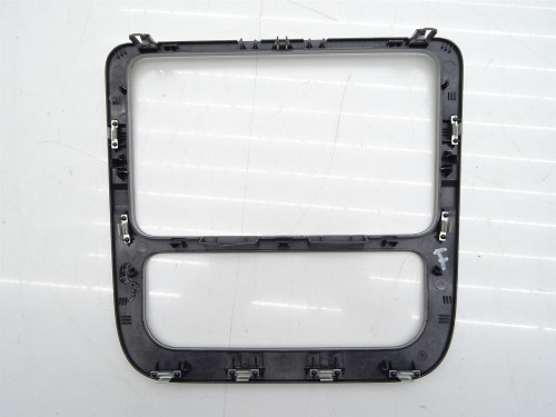 RAMKA DEKOR RADIA PANELU KLIMATYZACJI 1Q0858071G VW Scirocco III 1K8 - Oryginał PARTLE.COM - obudowa