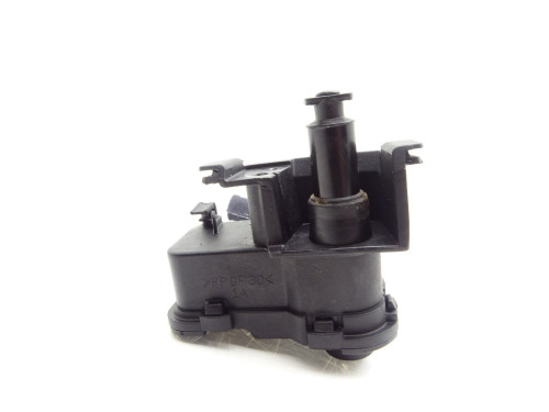 Siłownik Klapki Wlewu Paliwa 7P0810773D Skoda Yeti I 5L - Oryginał Używany | PARTLE.COM - siłownik klapki