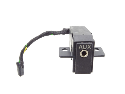 GNIAZDO WTYCZKA AUX 8J0035475A Audi TT 8J 2.0 TDI - przód