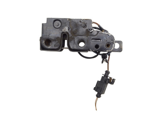 ZAMEK RYGIEL MASKI PRZÓD PRZEDNIEJ POKRYWA 8J0823509A Audi TT 8J 2.0 TDI - przód