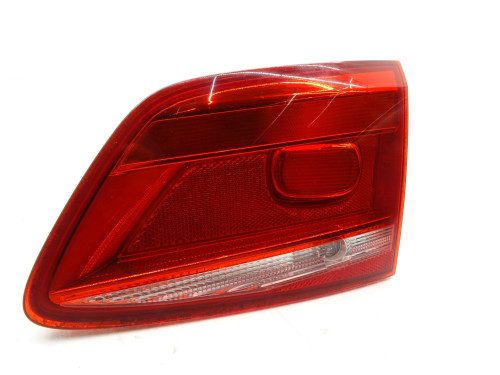 Lampa tył prawa VW Passat B7 Kombi 3AF945094J - Oryginalna część używana PARTLE.COM - lampa w klape