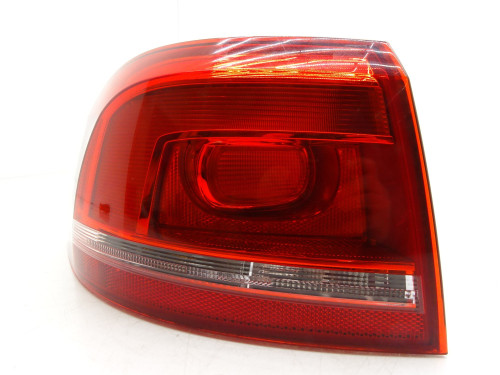 LAMPA TYLNA LEWA VW PASSAT B7 KOMBI 3AF945095E - Oryginalna część używana - PARTLE.COM - tylna