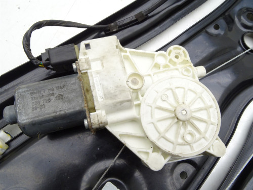 Używany mechanizm podnośnika szyby prawy tył BMW E93 Cabrio 7198048 - PARTLE.COM - silnik z przekładnią