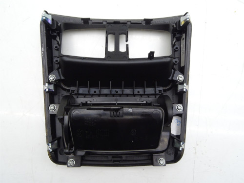 Używana Popielniczka z Kratką Nawiewu Tylną do BMW E93 Cabrio - PARTLE.COM - schowek