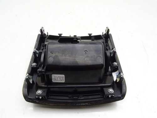 Używana Popielniczka z Kratką Nawiewu Tylną do BMW E93 Cabrio - PARTLE.COM - bok