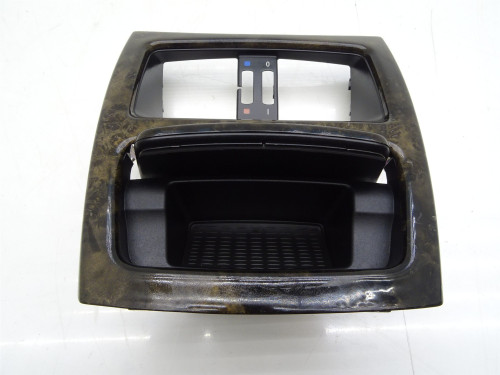 Używana Popielniczka z Kratką Nawiewu Tylną do BMW E93 Cabrio - PARTLE.COM - gniazdo