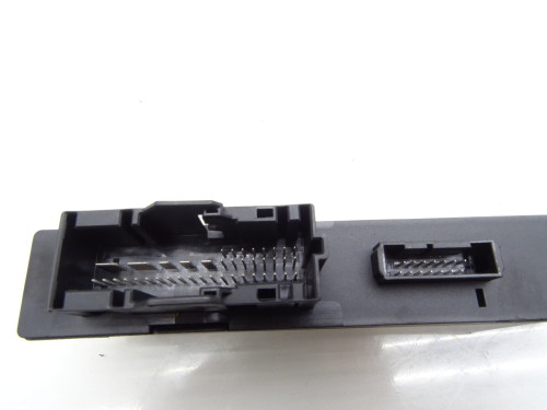Sterownik CAS Moduł Kostka Wiązka 914722001 BMW 325i E93 - Oryginalne Używane Części Samochodowe PARTLE.COM - gniazdo