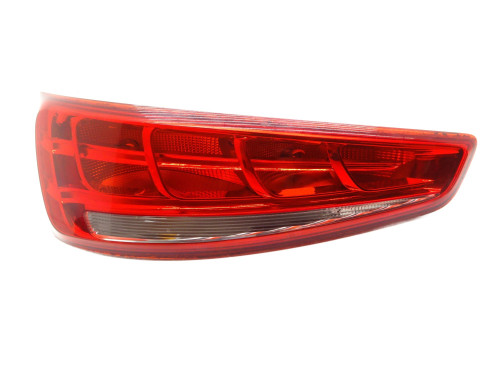 LAMPA LEWY LEWA TYŁ TYLNA W BŁOTNIK 8U0945093 Audi Q3 8U 11-18R - przód