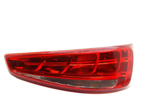 LAMPA PRAWY PRAWA TYŁ TYLNA W BŁOTNIK 8U0945094 Audi Q3 8U 11-18R - przód