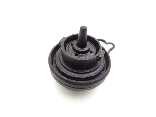 Korek wlewu paliwa 3C0201553K do Audi Q3 8U (2011-2018) - Używane Oryginalne Części PARTLE.COM - iglica 3