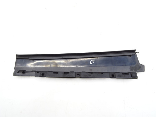 LISTWA DRZWI LEWA TYŁ Audi Q3 8U 11-18r ORYGINAŁ PARTLE.COM - listwa zgarniająca 2