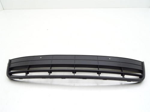 Kratka zderzaka przód środek Tiguan I 5N0853677D oryginalna używana PARTLE.COM - ślizg zderzaka 1