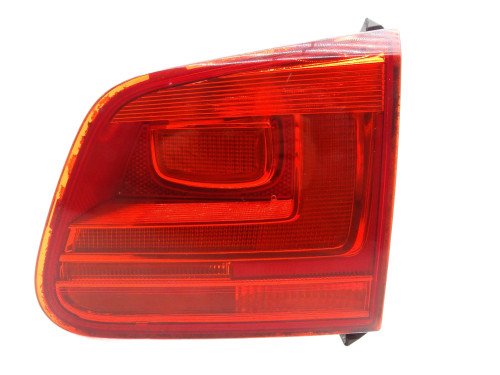 LAMPA PRAWY TYŁ PRAWA TYLNA W KLAPĘ BAGAŻNIKA 5n0945310 VW Tiguan I 5N LIFT - przód
