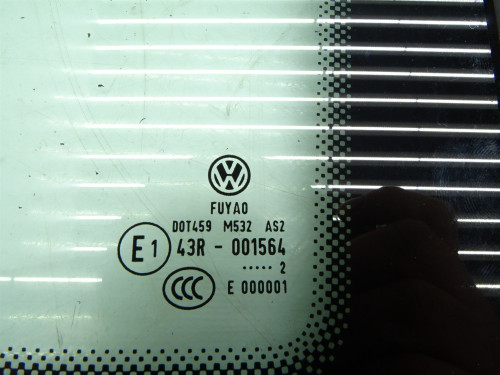 Szyba tylna prawa VW Tiguan I 5N FL - oryginalna używana część PARTLE.COM - listwa zgarniająca