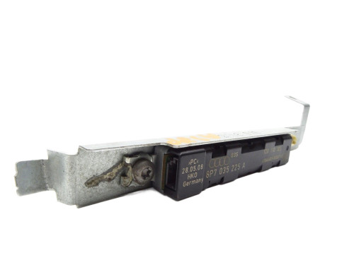 WZMACNIACZ ANTENOWY AUDI A3 8P 8P7035225A - przód