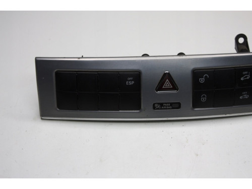 Włącznik Świateł Awaryjnych Mercedes W203 2038707910 Oryginał - PARTLE.COM - zdjęcie 3 z 6