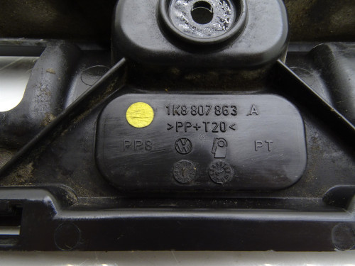 Ślizg Zderzaka Tylny Środkowy 1K8807863A VW Scirocco III - Używane Części PARTLE.COM - zdjęcie 5 z 5